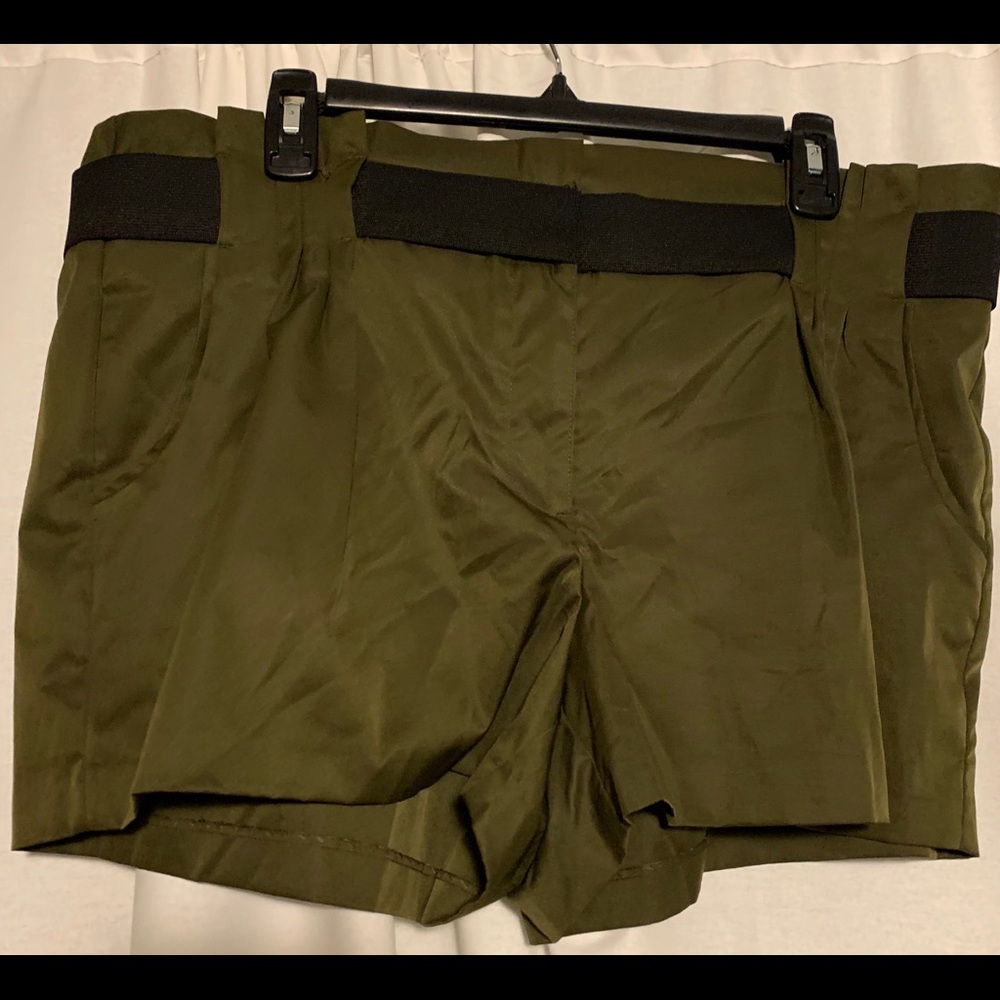 Who can go wrong in JLO dressy shorts